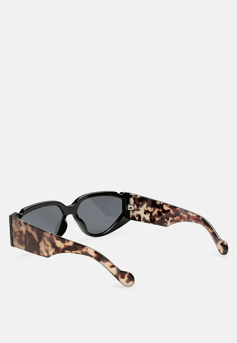 Sport Sunglasses With Printed Temples
