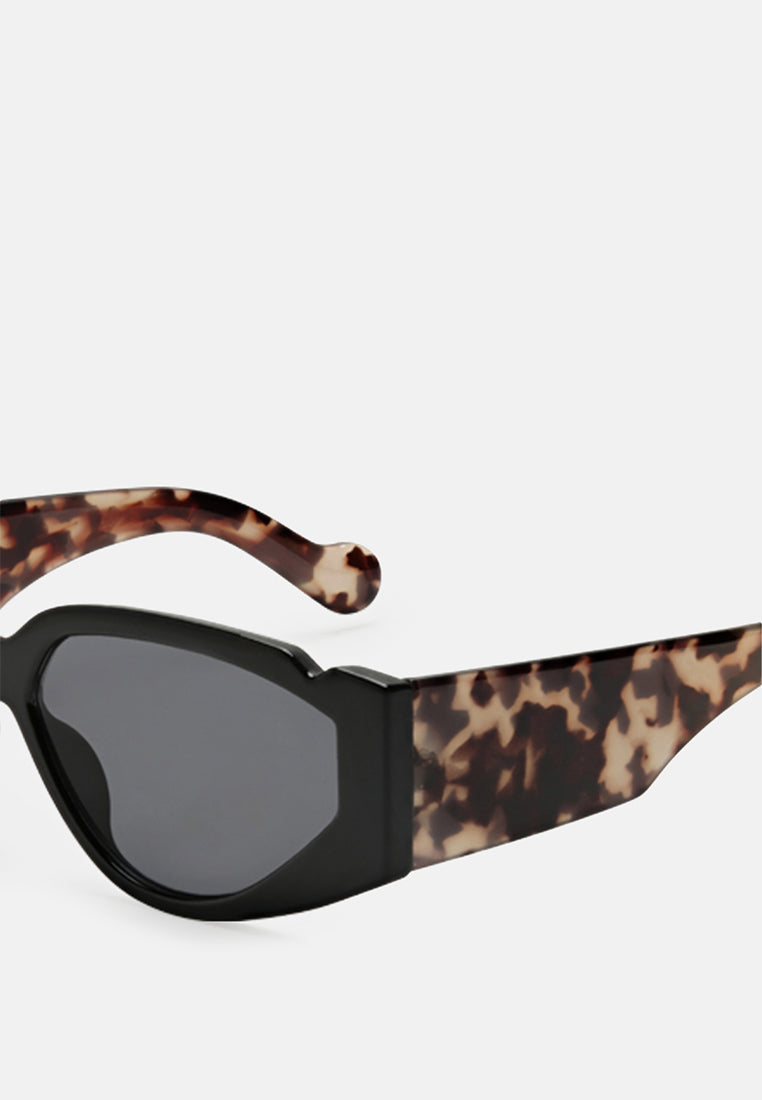 Sport Sunglasses With Printed Temples