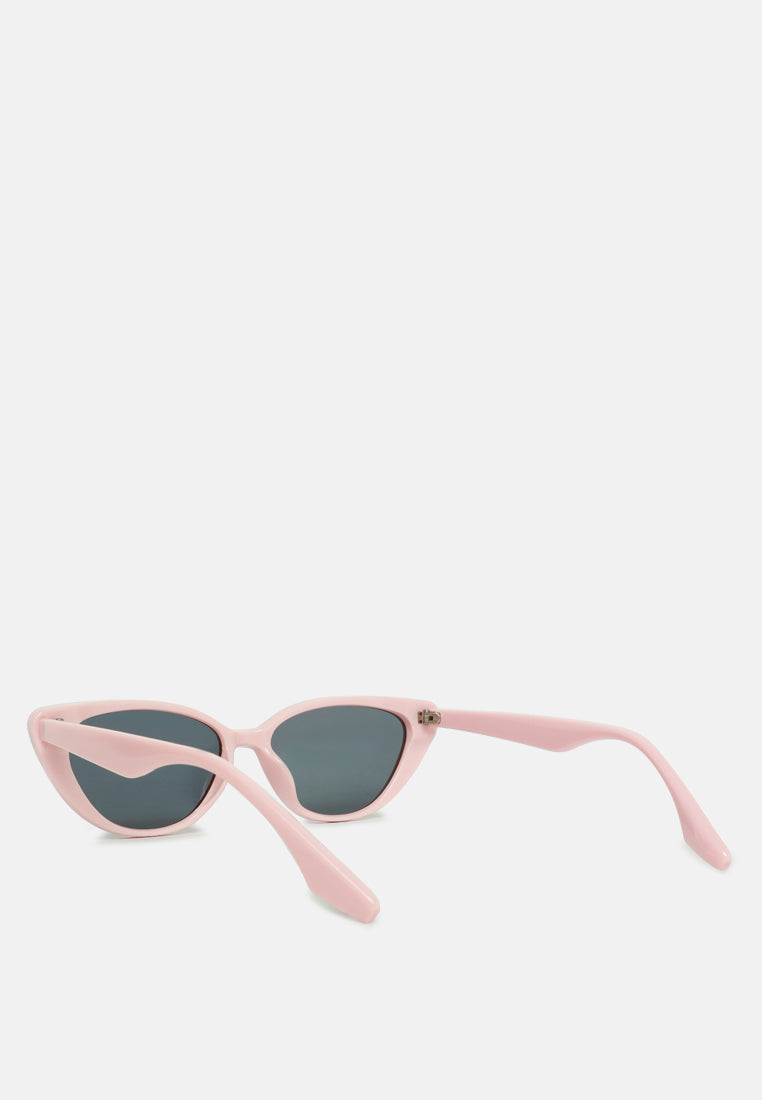 Laid-Back Oval Cat Eye Sunglasses