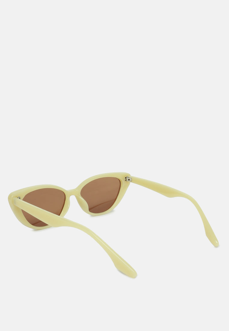 Laid-Back Oval Cat Eye Sunglasses