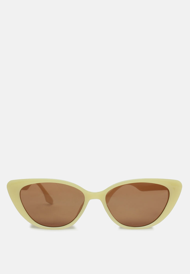 Laid-Back Oval Cat Eye Sunglasses