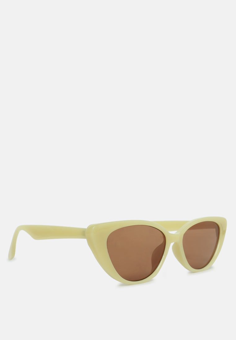 Laid-Back Oval Cat Eye Sunglasses