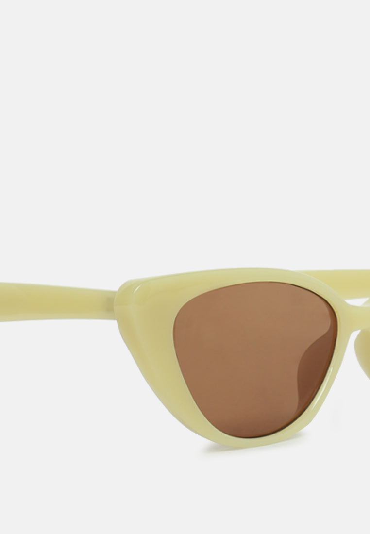 Laid-Back Oval Cat Eye Sunglasses